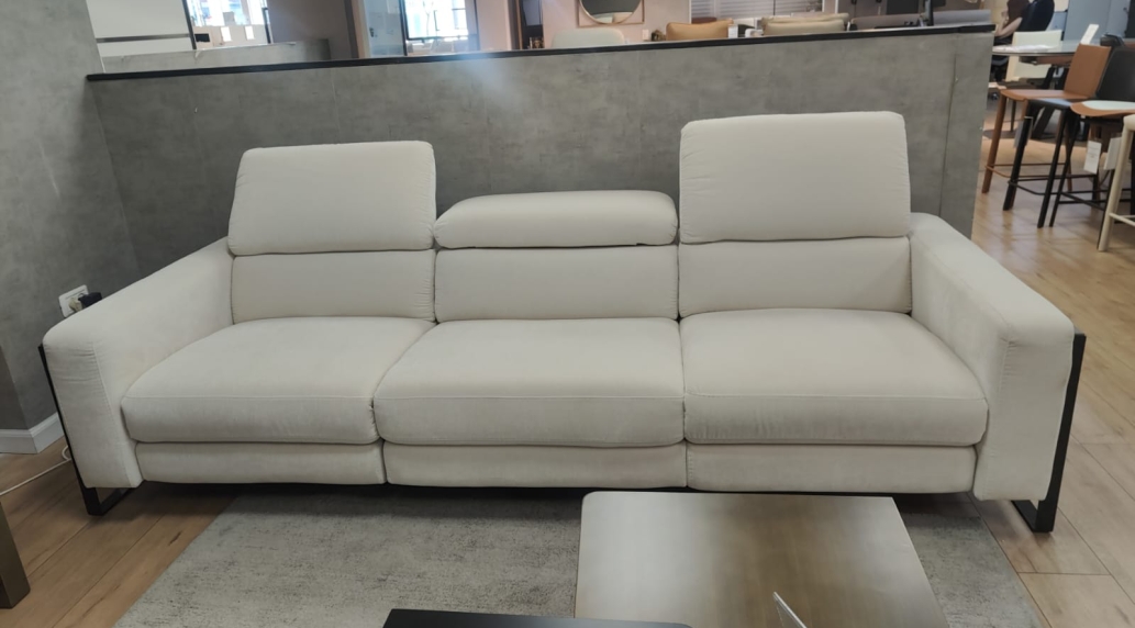 ספת cubic 2.52 מ' עם 2 ריקליינרים חשמליים בבד