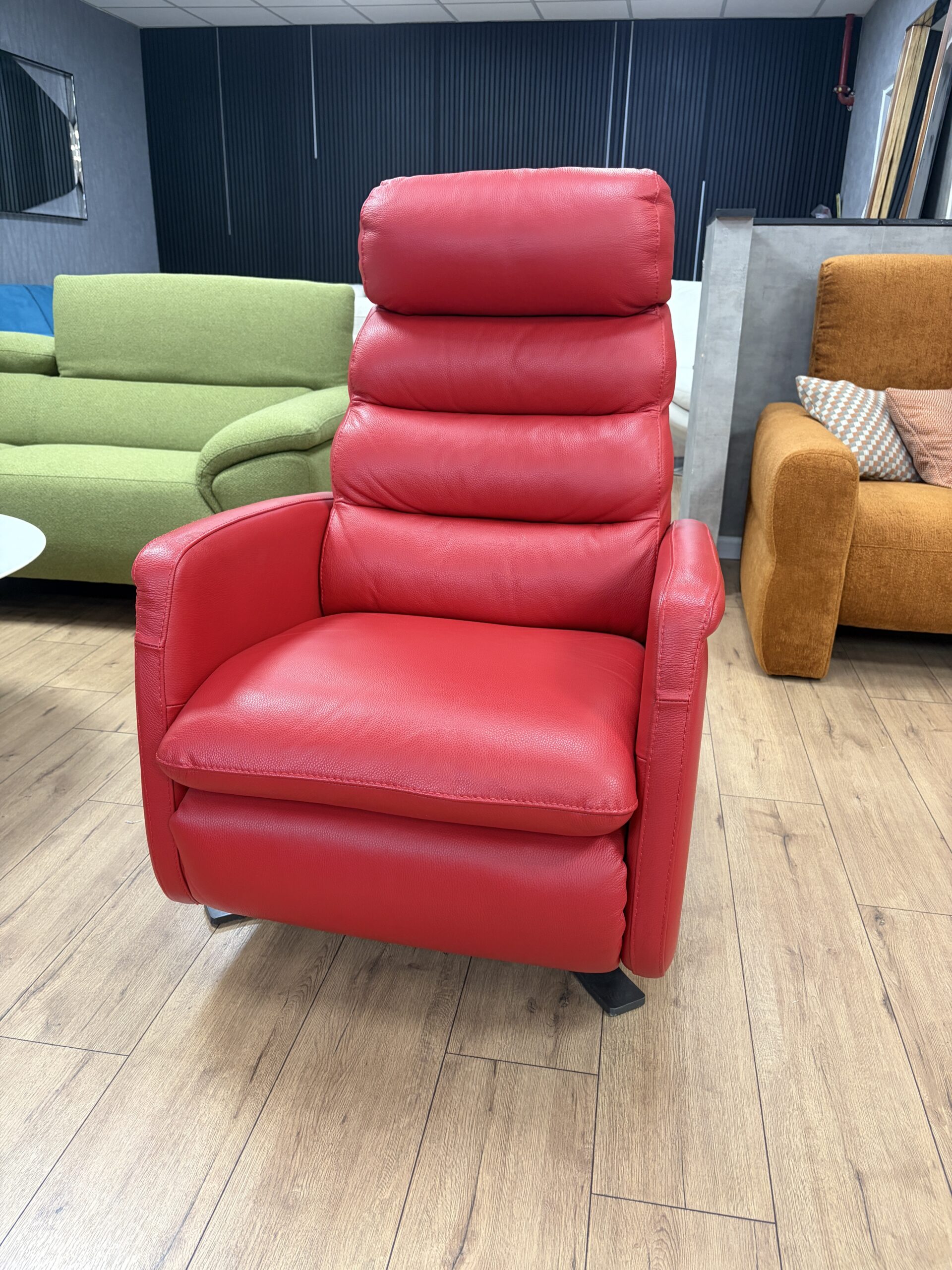 כורסא טלויזיה חשמלית וסוללה נטענת עור דגם ונציה